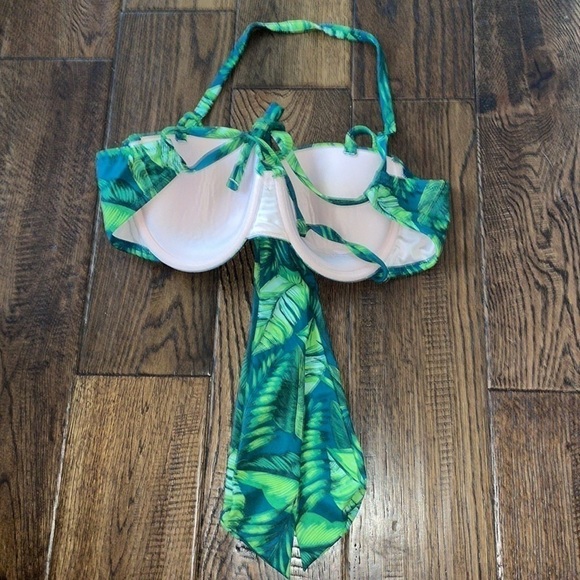 SHADE & SHORE Halter Bikini Top Size 36C - Picture 2 of 4